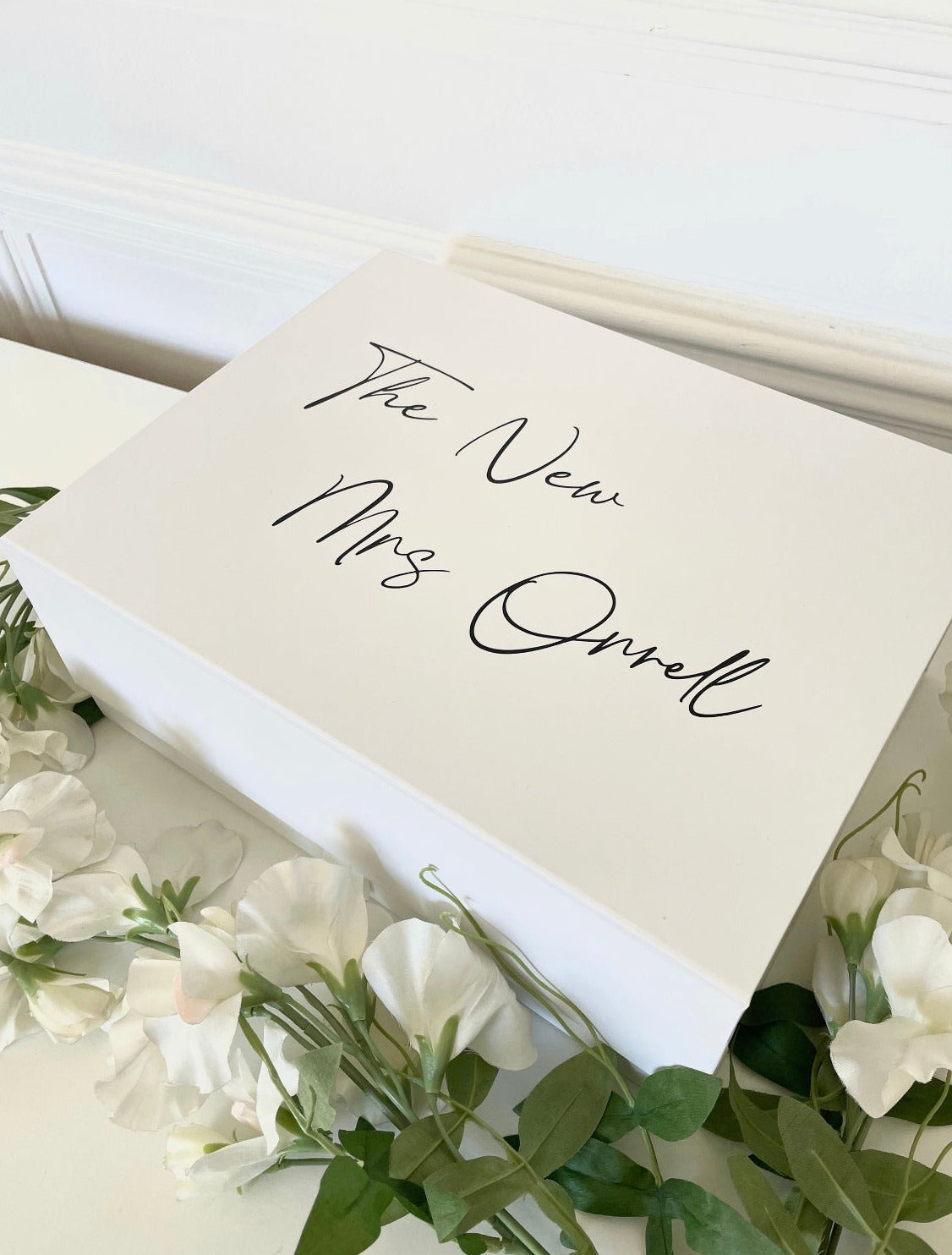 White Magnetic Wedding Gift Box